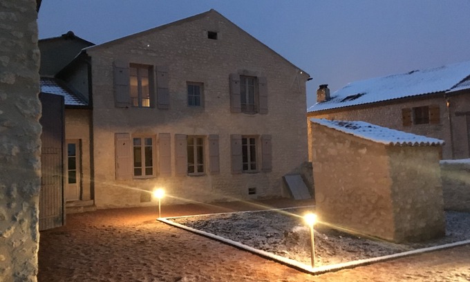 Charroux House | En toute sérénité - Private Jacuzzi and enclosed garden