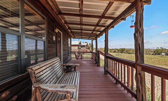 Fredericksburg Cabin | Enchanted Rockview Cabin 2 | King bed
