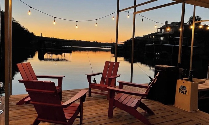 Graford House | Enchanted Treehouse on PK Lake with Private Boat Dock