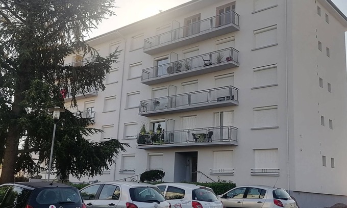 Roanne Apartment | Enchanting 1-bedroom apartment in Roanne with WiFi access