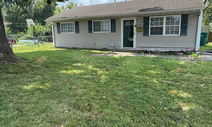 Cahokia House | Enchanting 2-bedroom house with AC in Saugetn10 Minutes from downtown St.Louis