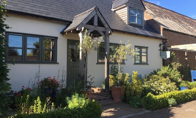 Waterlooville Cottage | Enchanting Cottage - South Downs National Park