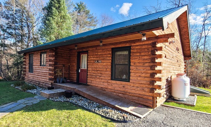 Eastern Vermont Cabin | Enchanting dog-friendly cabin with fireplace, hot tub & washer/dryer