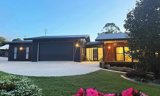 Mapleton House | Enchanting Haven in the Heart of Mapleton, Sunshine Coast Hinterland
