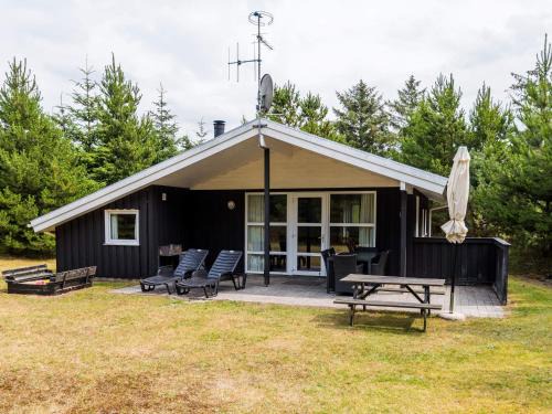 Henne House | Enchanting Hideaway in Henne Town-By Traum