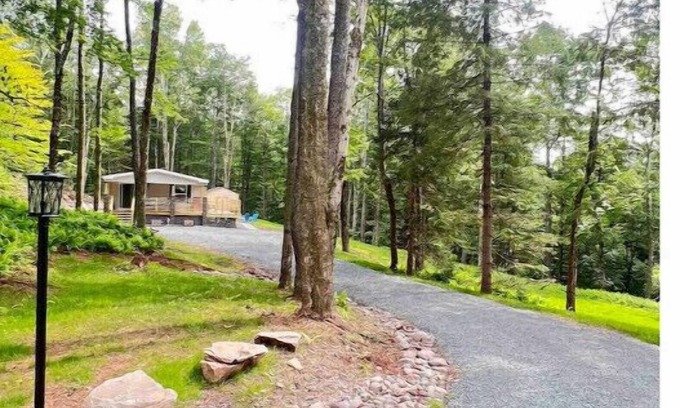 Parksville House | Enchanting Mountain retreat -hot tub - sauna - 20 acres - wifi