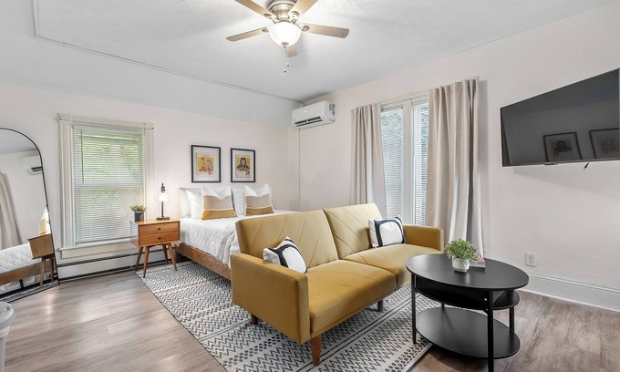 Battle Creek Apartment | Enchanting Studio Apartment - Walk to Downtown - Laundry Area Included