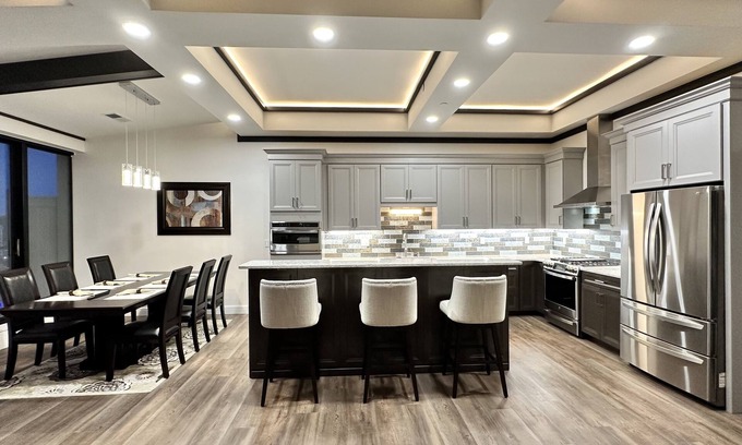 Ashland Condo | Encore Suite 1 @ The Skytower Penthouse