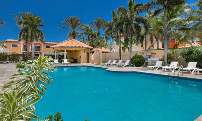 Noord House | End Unit Townhouse in Gold Coast, Sleeps 6 Perfect for a family stay!
