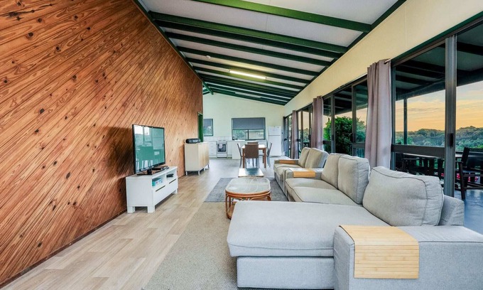 Seventeen Seventy House | Endeavour: Stunning Ocean & 1770 Headland Views