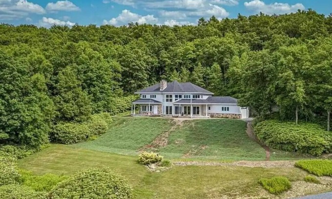 Lehighton House | Endless Lake Views, Amazing Sunsets overlooking a state park!