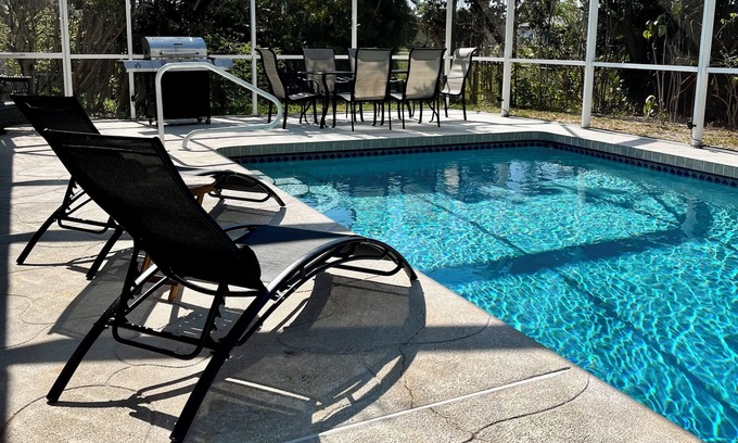 Pebble Beach House | Endless summer, fully equipped house with private pool. Pet-friendly