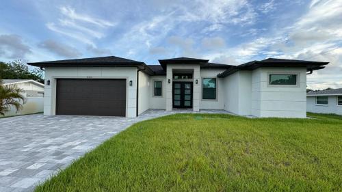Venice Gardens House | Endless Summer!