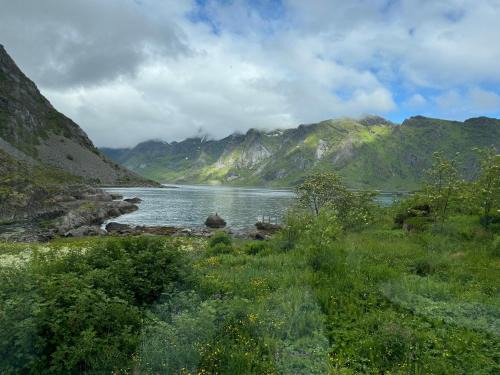 Sund i Lofoten Villa | Enebolig med Eventyrlig beliggenhet like ved sjøen i Lofoten