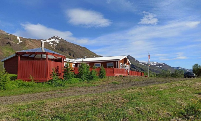 Oxnadalur Valley House | Engimyri, a comfy Mountain-surrounded Guesthouse