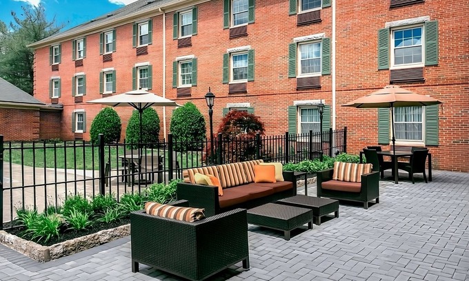 Tinton Falls Hotel | Enjoy a Hassle-Free Stay! Close to Lincroft Village Green, Pet-Friendly!