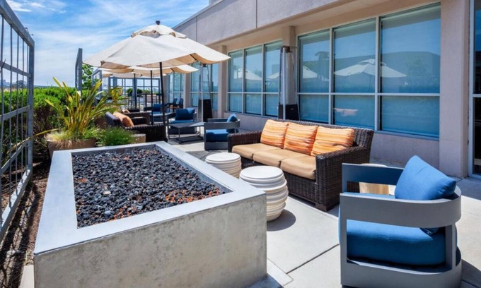 Emeryville Hotel | Enjoy a Hassle-Free and Suiting Stay! Parking, Pet-Friendly Property