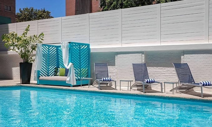 Dupont Circle Hotel | Enjoy a Hassle-Free and Suiting Stay! Pets are Allowed, with Outdoor Pool!