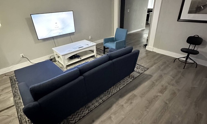 Austin House | Enjoy a nice Value housing in Austin’s little Mexico neighborhood.