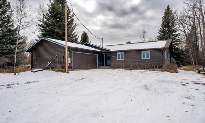 Red Lodge Cabin | Enjoy a peaceful retreat and a fisherman's dream on Rock Creek!