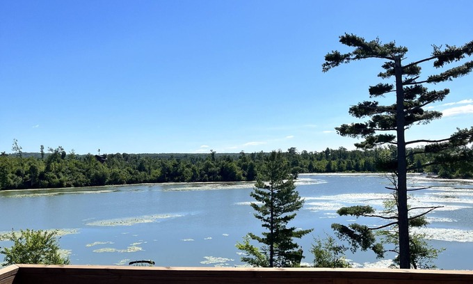 Cameron House | Enjoy a relaxing getaway on Prairie Lake in Cameron, WI
