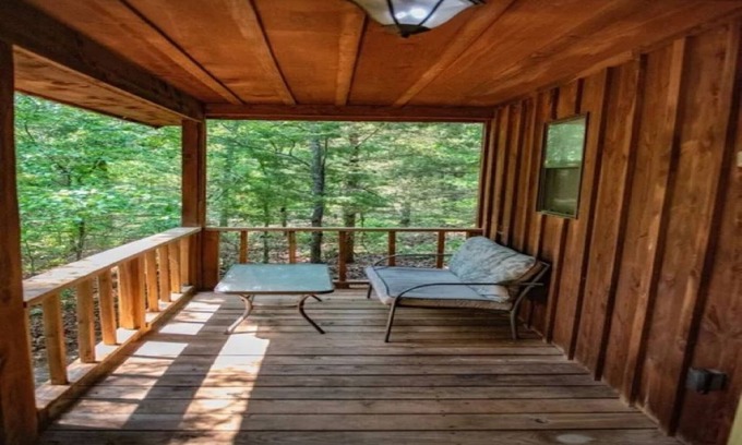 Lindale Cabin | Enjoy a Rustic Retreat Here at the Cedar Loft in East TX!