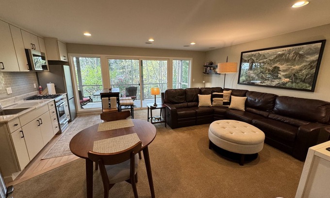 Hawthorne Hills Apartment | Enjoy all the comforts of home in a safe, wooded area of NE Seattle, close to UW
