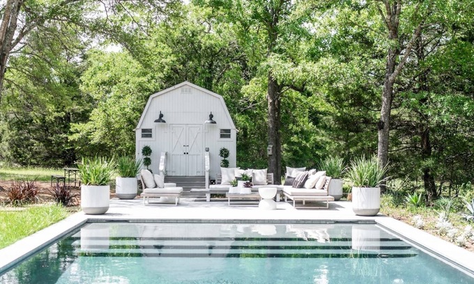 Round Top House | Enjoy an effortless girl's getaway + connecting with your besties.