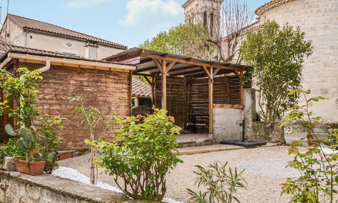 La Sauvetat-de-Saveres House | Enjoy an unforgettable vacation in this inviting vacation home!