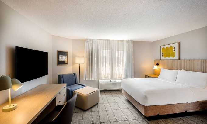 Exchange Place North Hotel | Enjoy Comfort and Convenience on your Vacation!