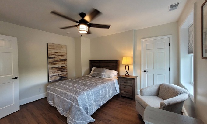 Tazewell Apartment | Enjoy easy access to everything from this perfectly located home base