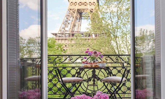 Quartier du Gros-Caillou Apartment | Enjoy Eiffel Tower Sparkle in Grand Style!