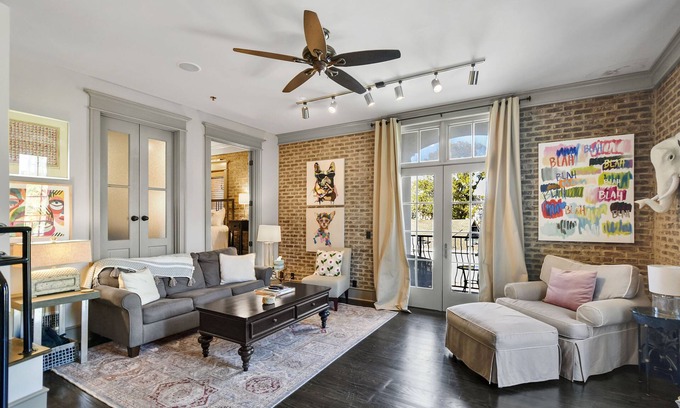King City Condo | Enjoy Island life in the Village in this gorgeous one of a kind loft!