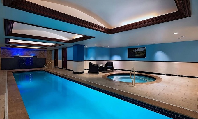 Downtown Austin Hotel | Enjoy Live Music and Culture! Pets Allowed, Swimming Pool, Near Zilker Park!