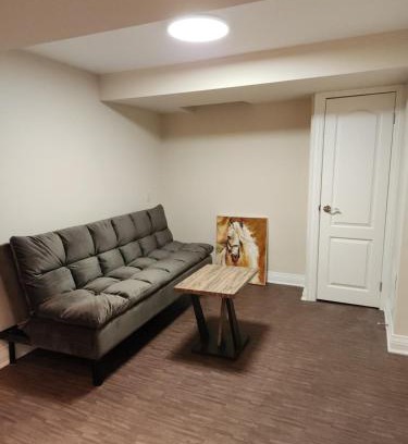 Vaughan Apartment | Enjoy quiet and private oasis!