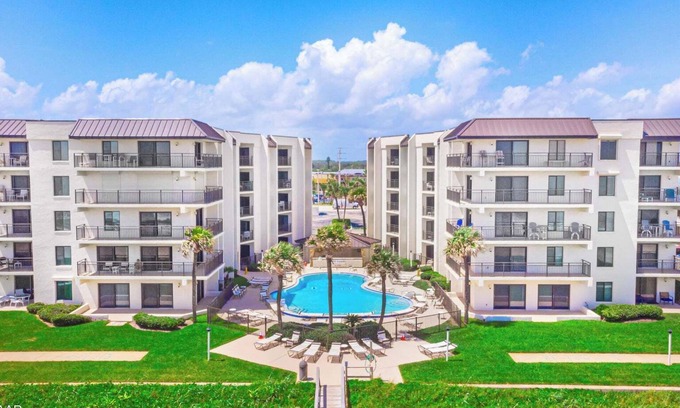Seawinds Condo Apartment | Enjoy Relaxing Views and Sounds from this Spacious Ormond Beach Condo
