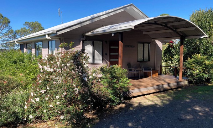 Wootha House | Enjoy stunning views of the Glasshouse Mountains and the rolling countryside