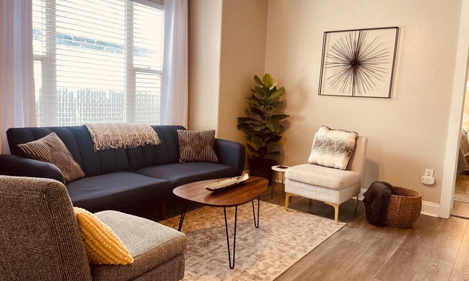 Sparks House | Enjoy the best Reno/Sparks has to offer! Just minutes away!