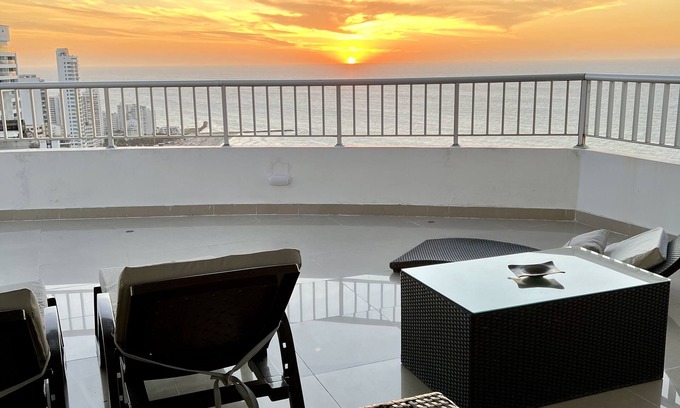 Bocagrande Apartment | Enjoy the terrace and the best sunset and view of the city.