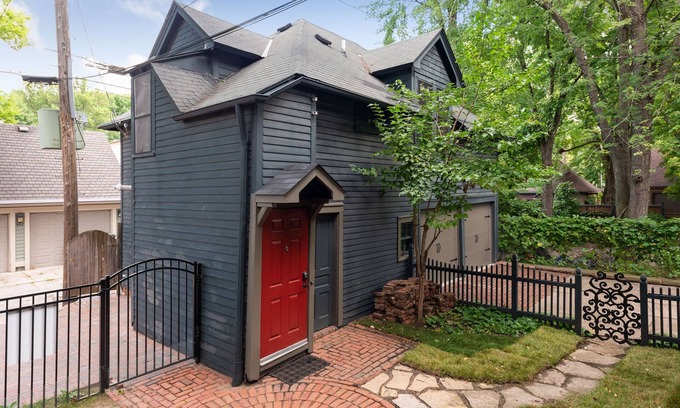 Summit - University House | Enjoy the cutest carriage house in the whole Twin Cities. Have your own little home nestled in the Historic District; it has everything you need.