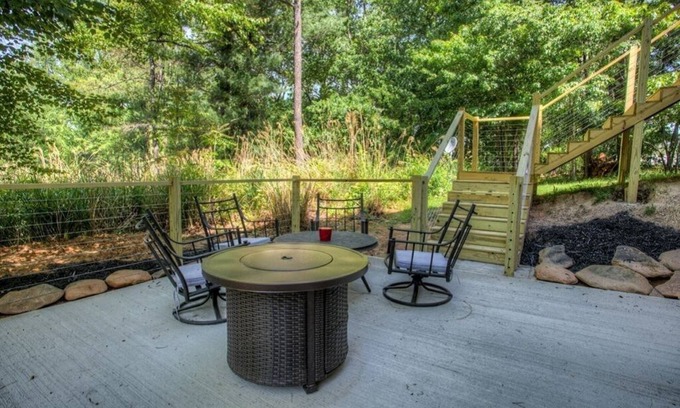 Skyland House | Enjoy the private of the area while being only 10 minutes to downtown