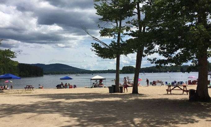 Freedom House | Enjoy the White Mountains and Lakes Region, pet friendly open to seasonal rental