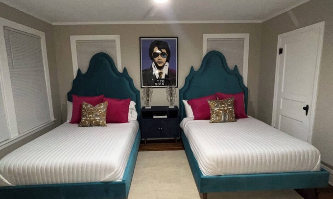 Tupelo House | Enjoy this elegant artdeco home centrally-located in the heart of Tupelo.