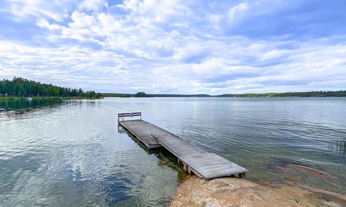 Valdemarsvik Municipality House | Enjoy this family holiday home with a view of the archipelago.