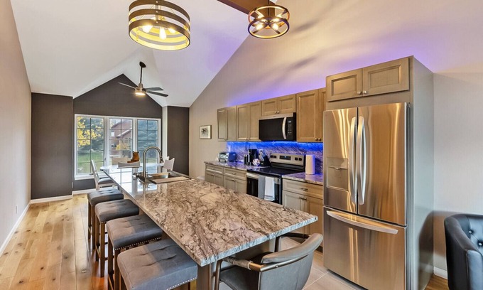 Edwards House | Enjoy this recently remodeled, pet friendly townhouse in Edwards, CO