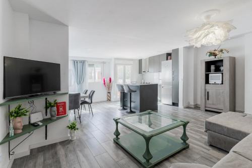 Benicalap Apartment | Enjoy Valencia: Deluxe Apartment with Terrace