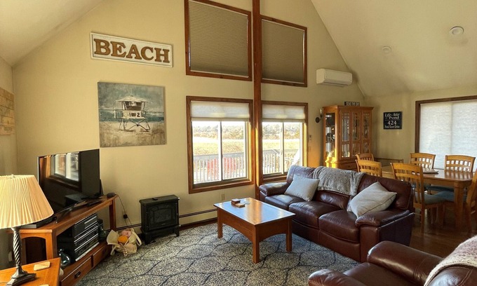 Charlestown House | Enjoy waterview w/Pond access; min to beach; kayaks. Large deck!