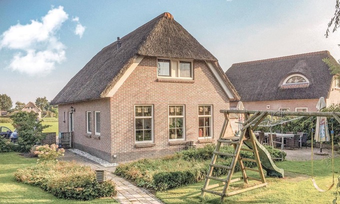 Tiendeveen House | Enjoy with your family and friends in this comfortable and cozy furnished vacation home in the provi