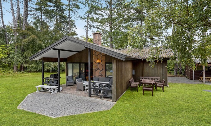 Hojby House | Enjoy wonderful family time near the beach in Højby.