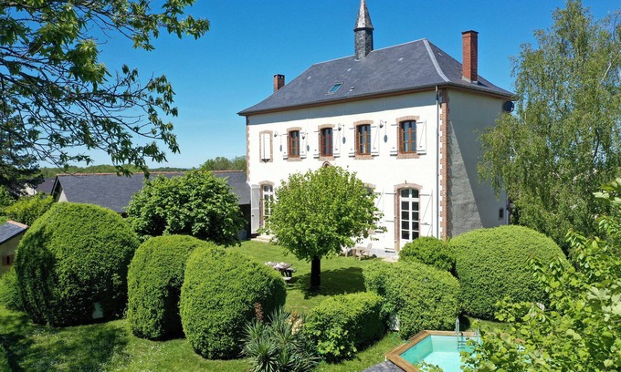 Troche House | Enjoy your holiday in a former school in the French Limousin